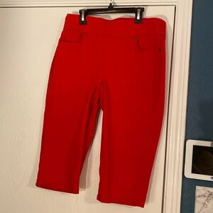 Style & Company skimmer red Capri pants size M